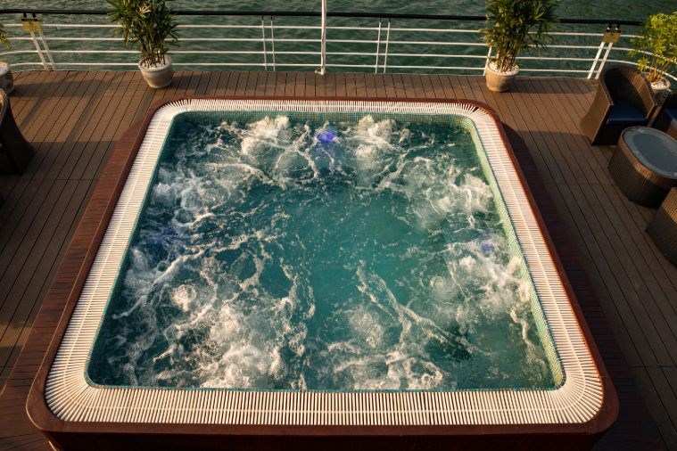 La Casta Cruise Lan Hạ Bay